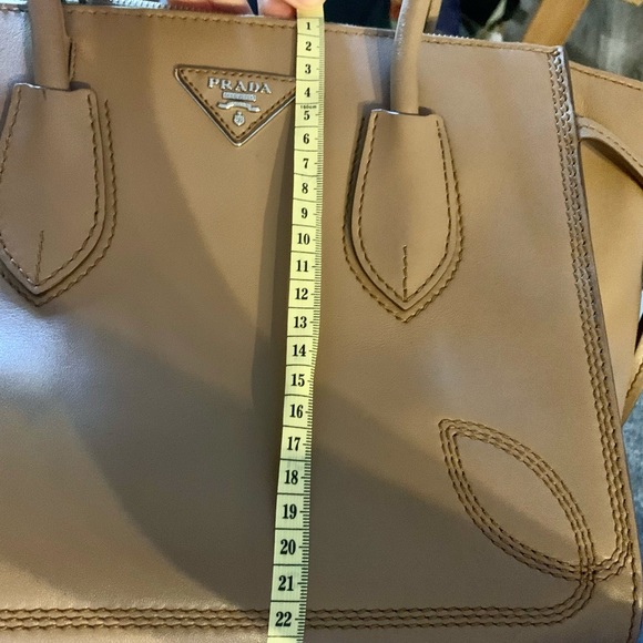 Classic Prada Leather Handbag in Caramel👜 - Picture 13 of 16